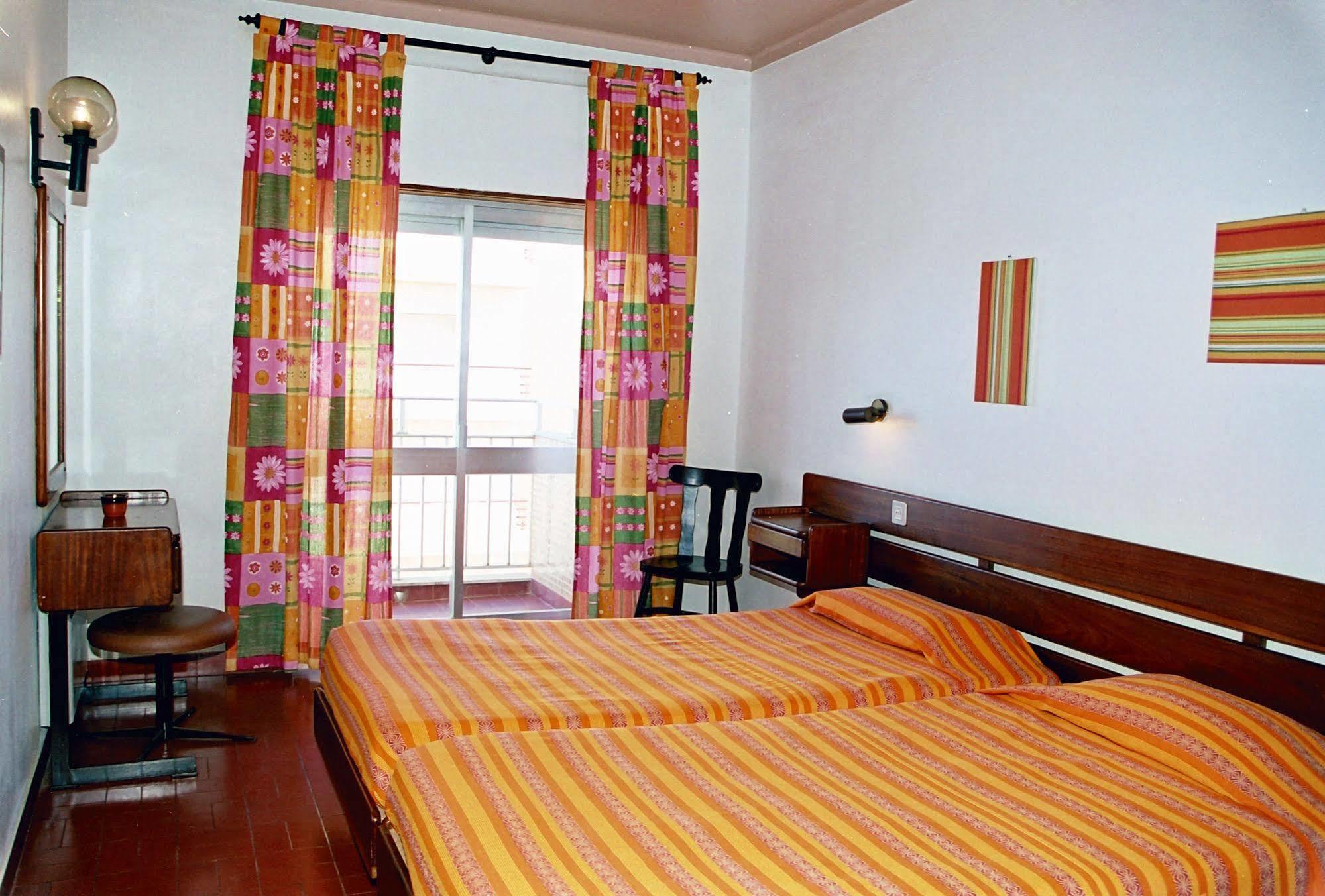 Hotel Apartamento Iate Portimao Exterior photo
