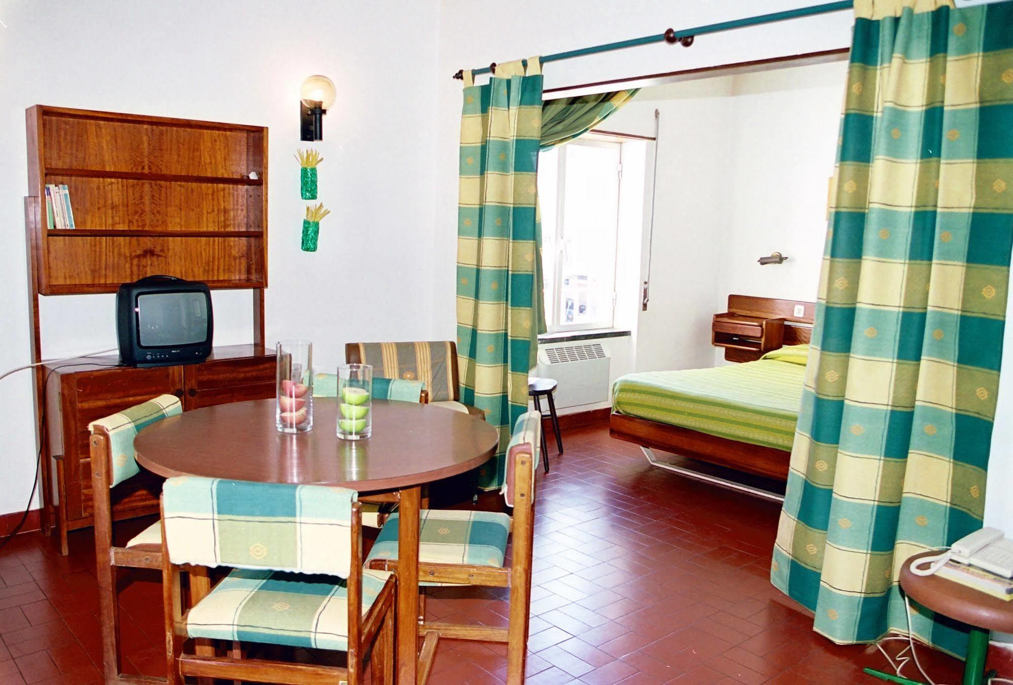 Hotel Apartamento Iate Portimao Exterior photo