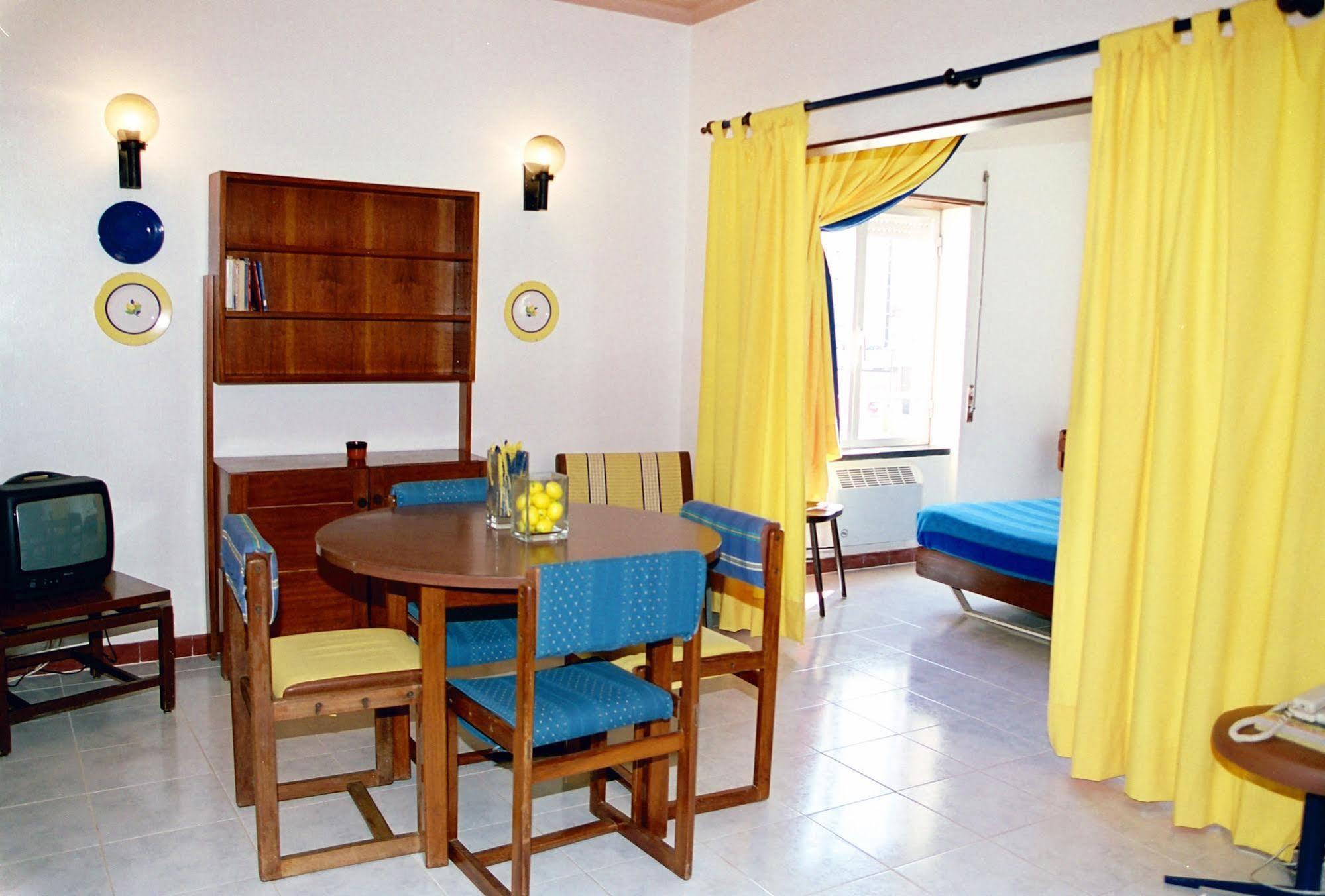 Hotel Apartamento Iate Portimao Exterior photo